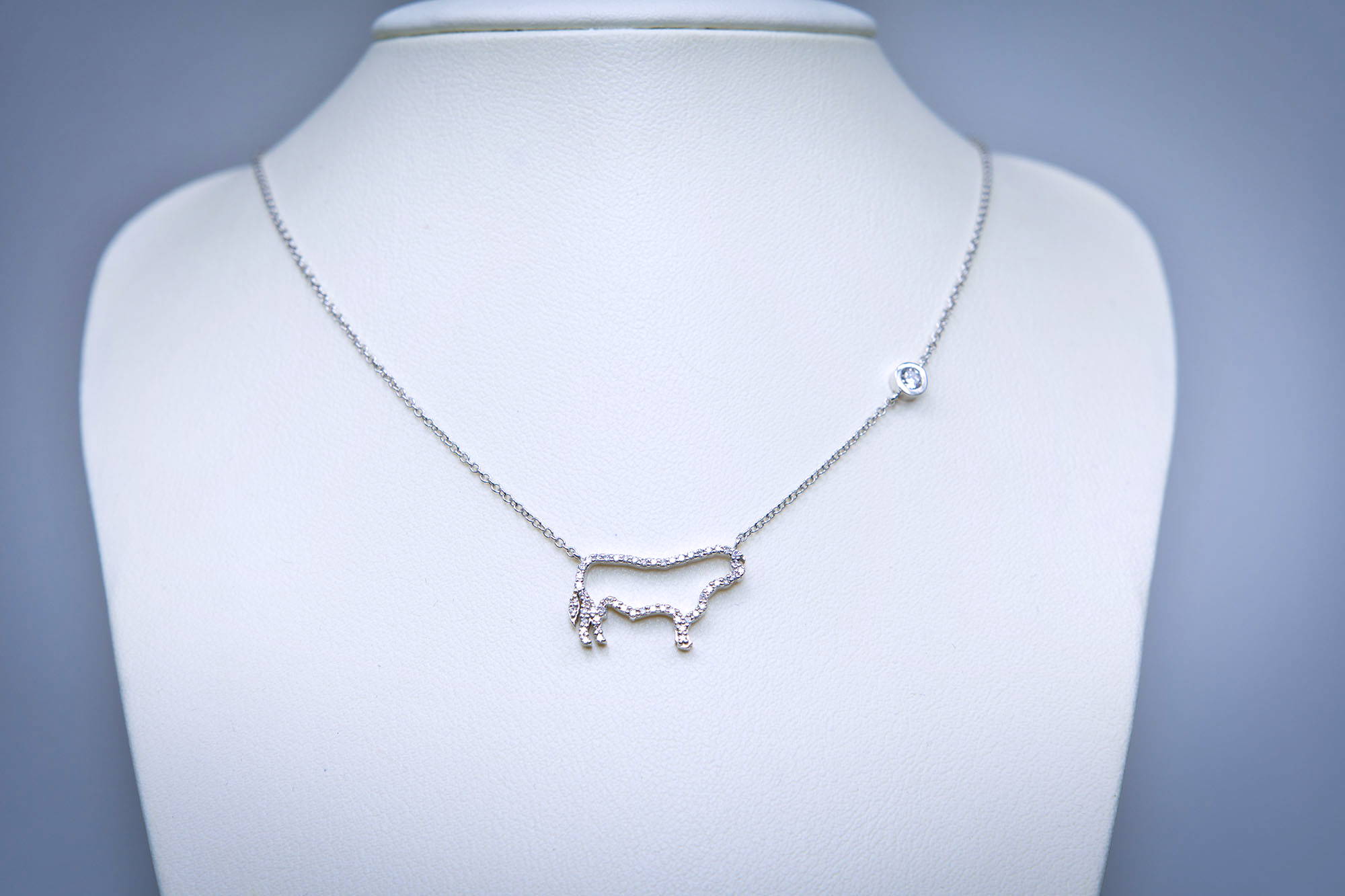 Diamond Bull Outline with Diamond Bail - Image 4